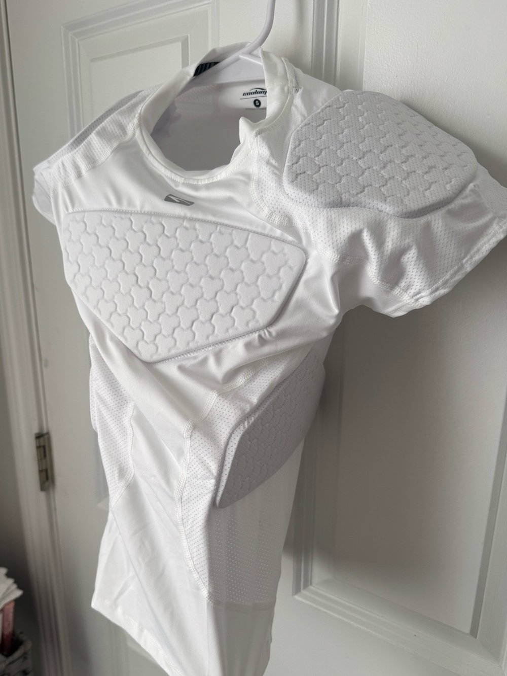 NWOT The COOLOMG Mens Padded Compression Shirt - Picture 7 of 9